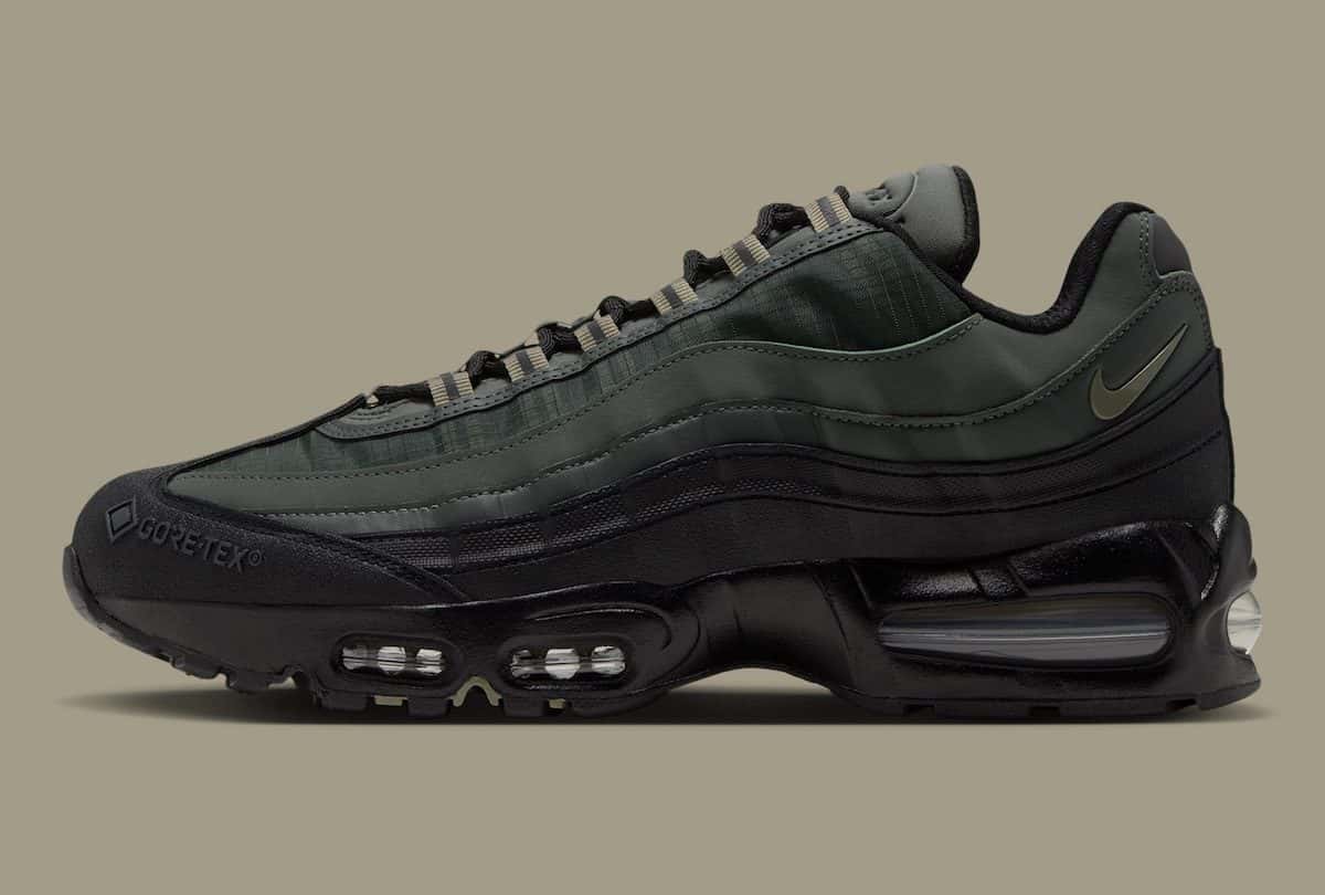 Nike Air Max 95 Gore-Tex Camo Green de perfil, con capas laterales en verde oscuro, puntera y base negras y cámaras de aire visibles